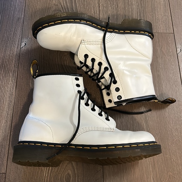 Dr. Martens - Picture 2 of 5